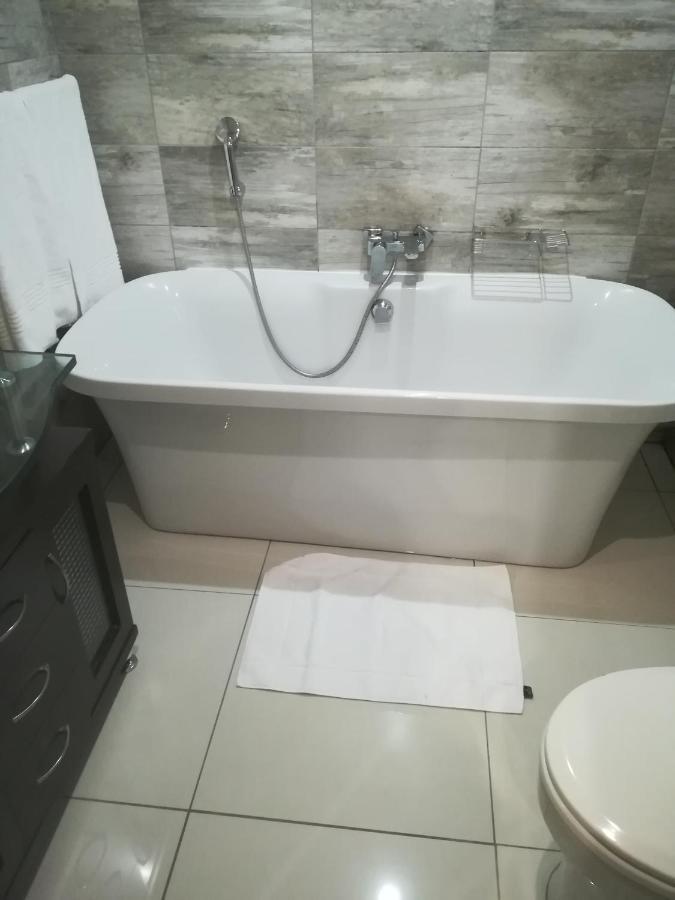 Garden Top Hotel โจฮันเนสเบิร์ก ภายนอก รูปภาพ